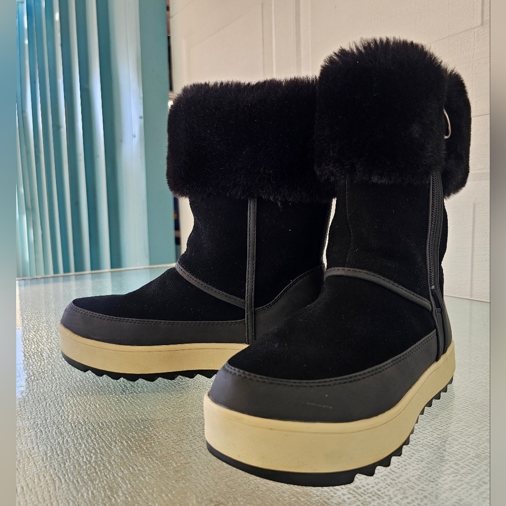 Koolaburra by UGG Black Faux Fur Winter Boots Cozy Platform Zip Warm Snow Boot - Picture 4 of 8